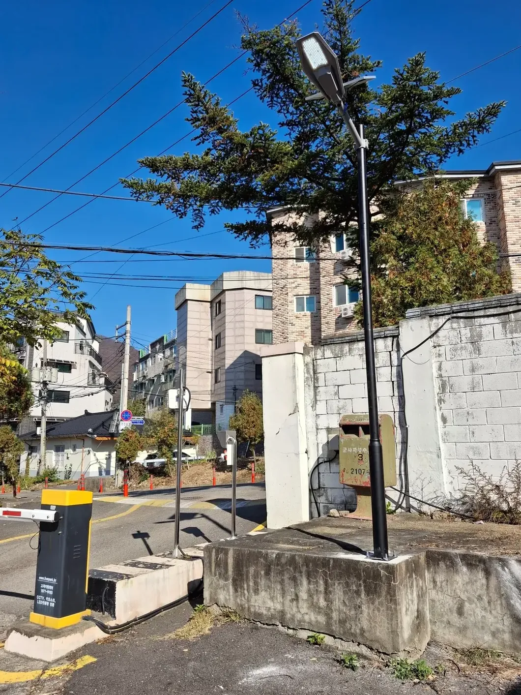 아파트 공동주택 외곽 태양광가로등 설치 완료