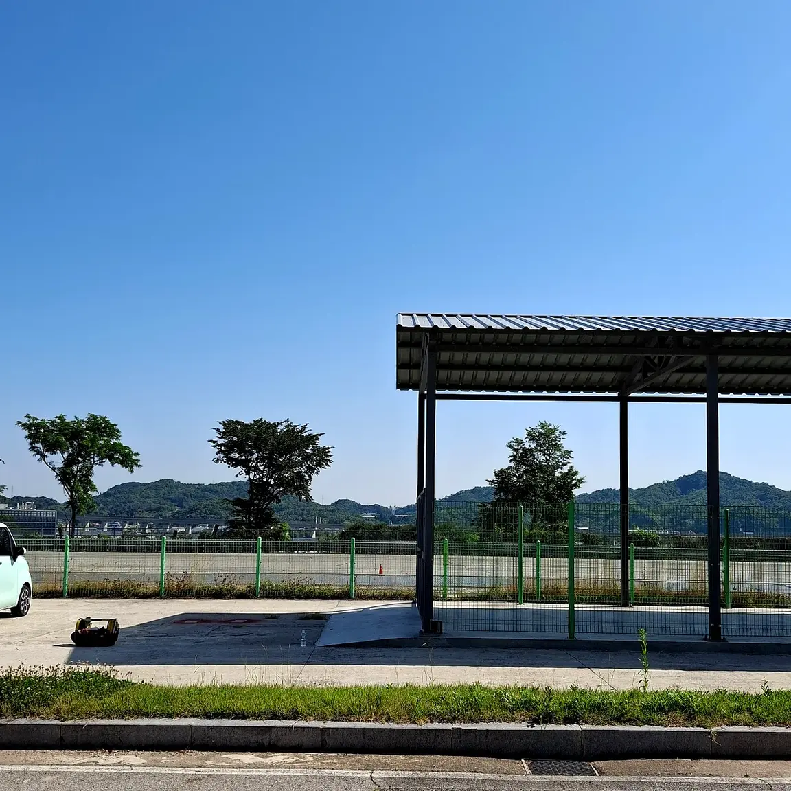 화성 공장과 창고 외곽 태양광가로등 설치 전 현장 확인