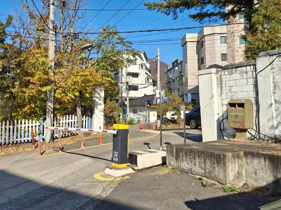 태양광가로등 설치 위치와 차량 진입 공간