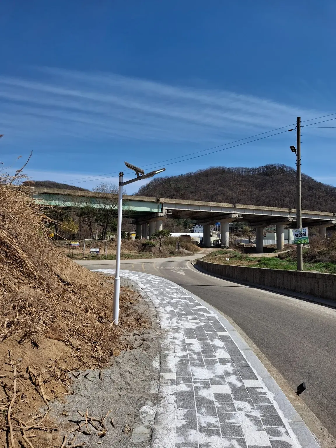 용인 태양광가로등 설치 완료 후 외부 조명 방향 확인